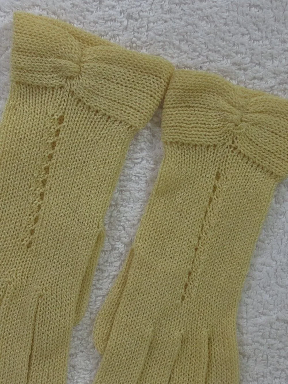 Vintage Gloves Yellow Pointelle Knit French Cuff Wristlet 9 in. Women's size 7